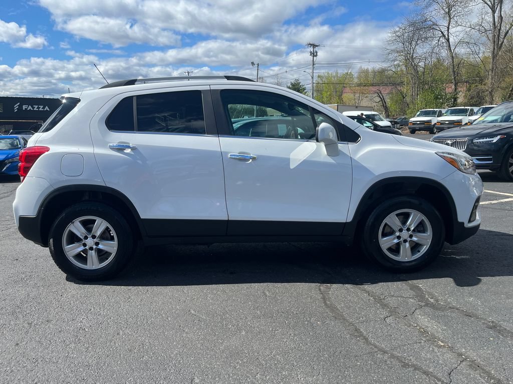 Used 2017 Chevrolet Trax LT w/ LT Convenience Package AWD/4WD image 12