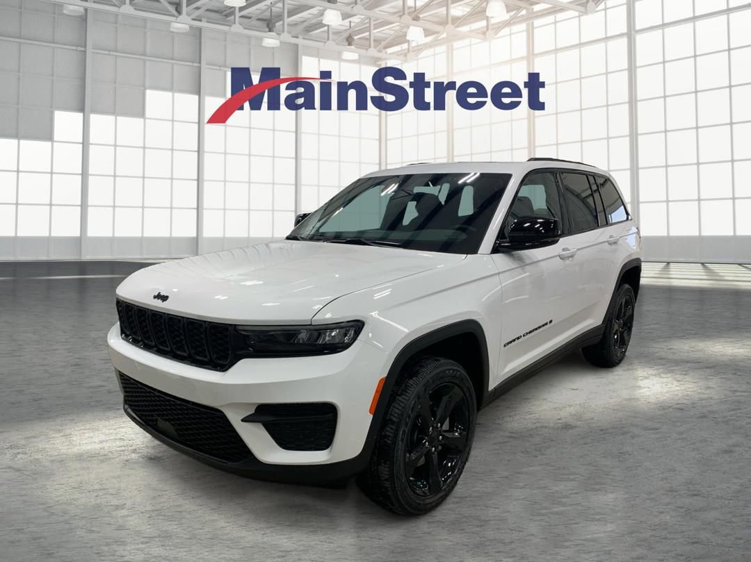 Used 2025 Jeep Grand Cherokee Altitude