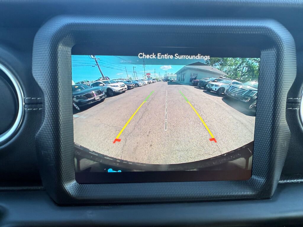 Used 2022 Jeep Wrangler Unlimited Sahara w/ Cold Weather Group AWD/4WD image 18