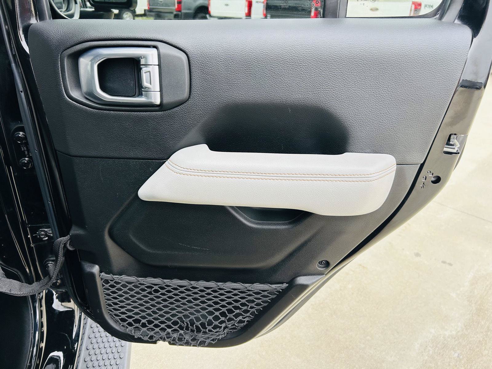 Used 2023 Jeep Wrangler Unlimited Sahara AWD/4WD image 27