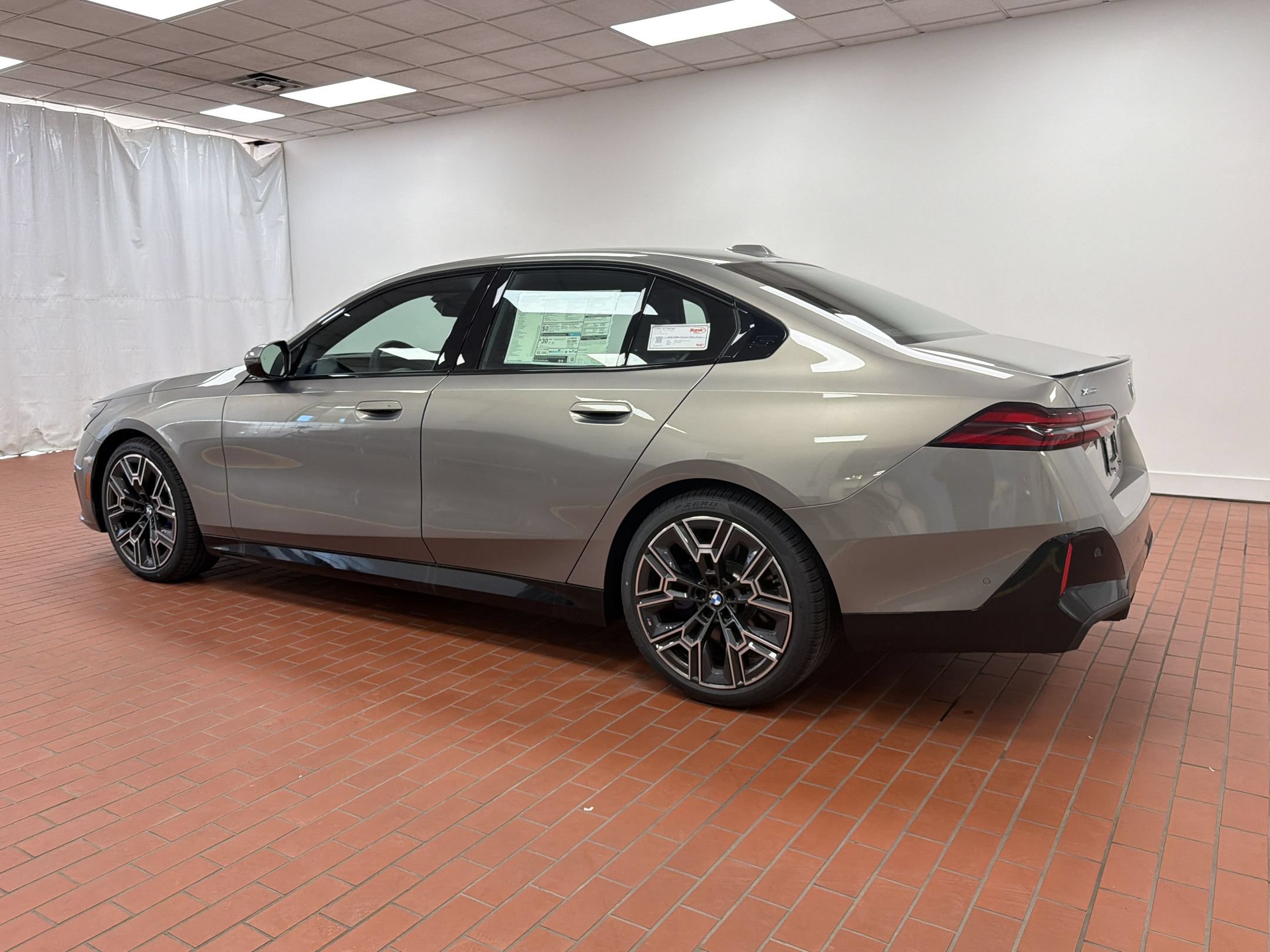 Used 2026 BMW 530i xDrive w/ M Sport Package AWD/4WD image 3