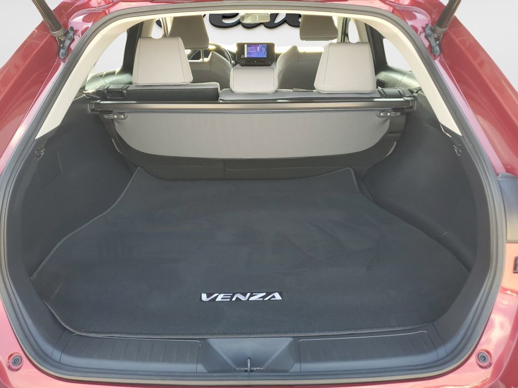 Certified 2023 Toyota Venza LE image 12