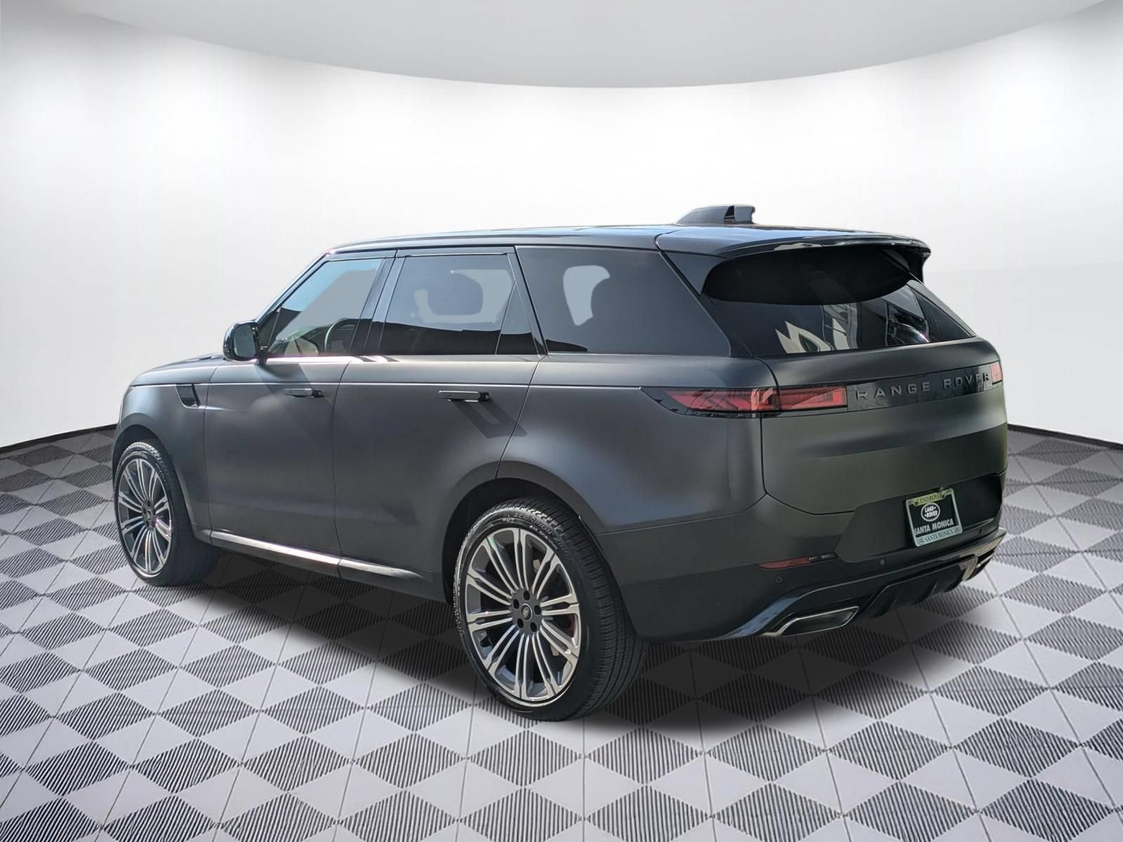 Used 2024 Land Rover Range Rover Sport SE AWD/4WD image 3
