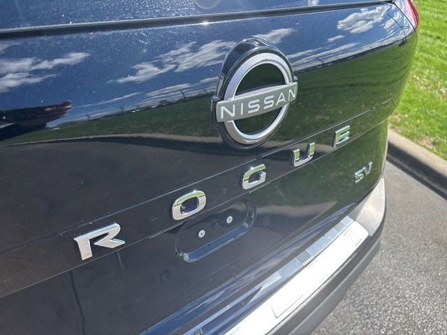 Used 2023 Nissan Rogue SV image 44