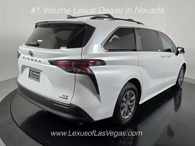 Used 2023 Toyota Sienna XLE FWD image 6