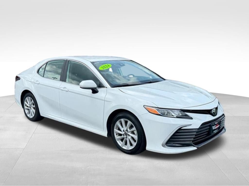 Used 2024 Toyota Camry LE FWD image 9