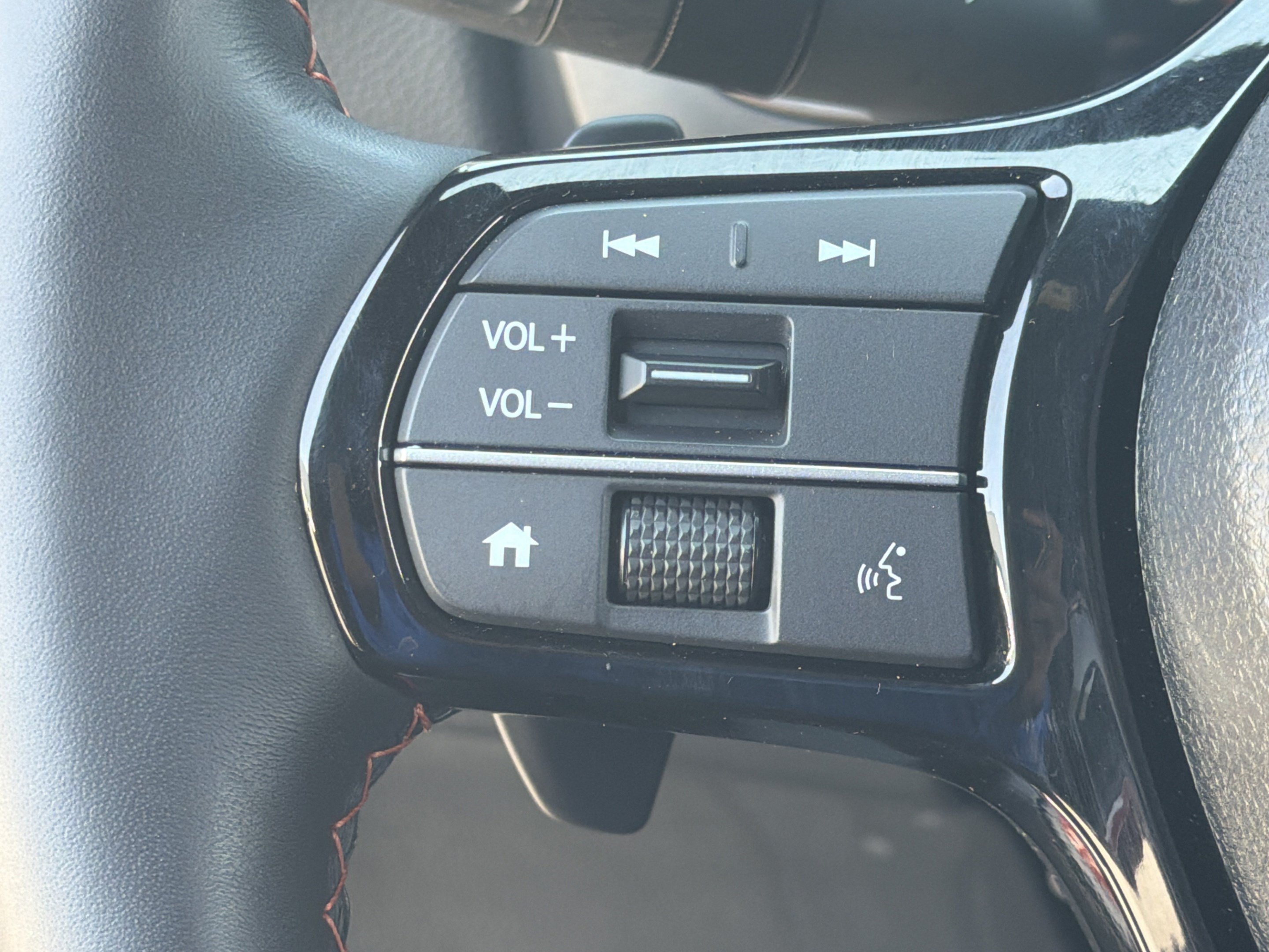 Used 2025 Honda Pilot TrailSport image 17