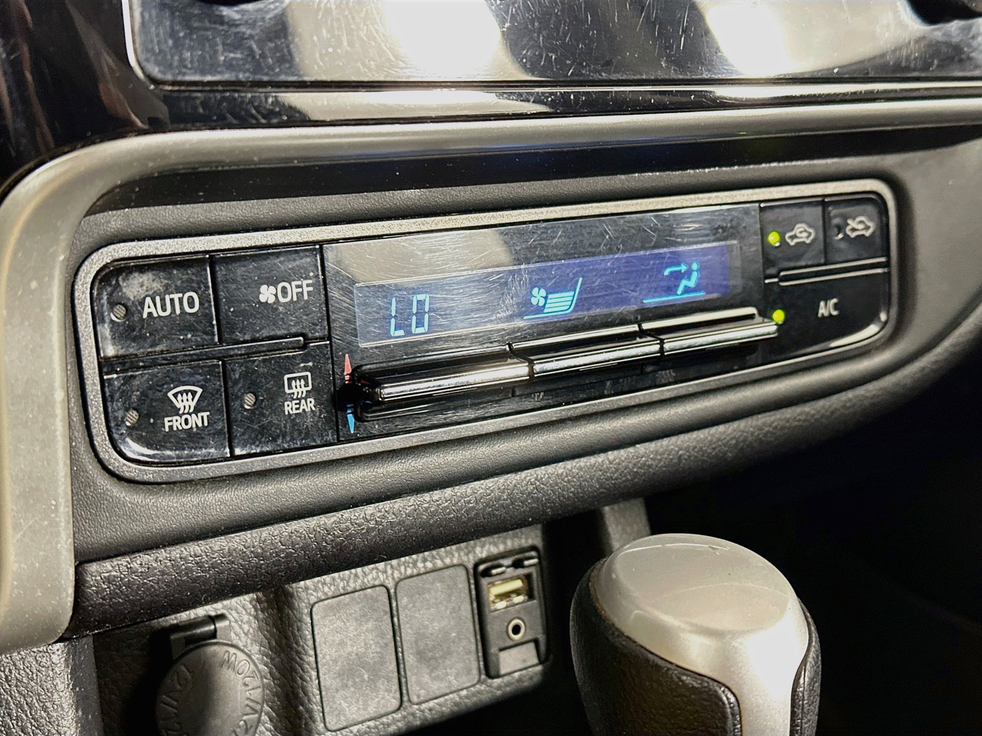 Used 2018 Toyota Corolla LE FWD image 23