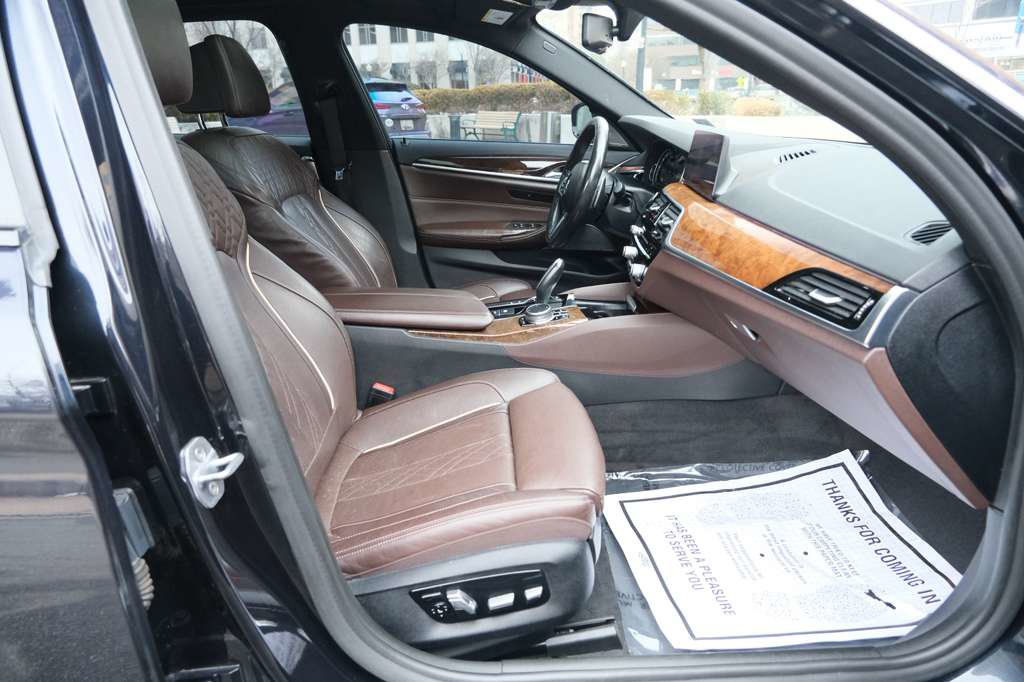 Used 2019 BMW 540i xDrive w/ M Sport Package image 35