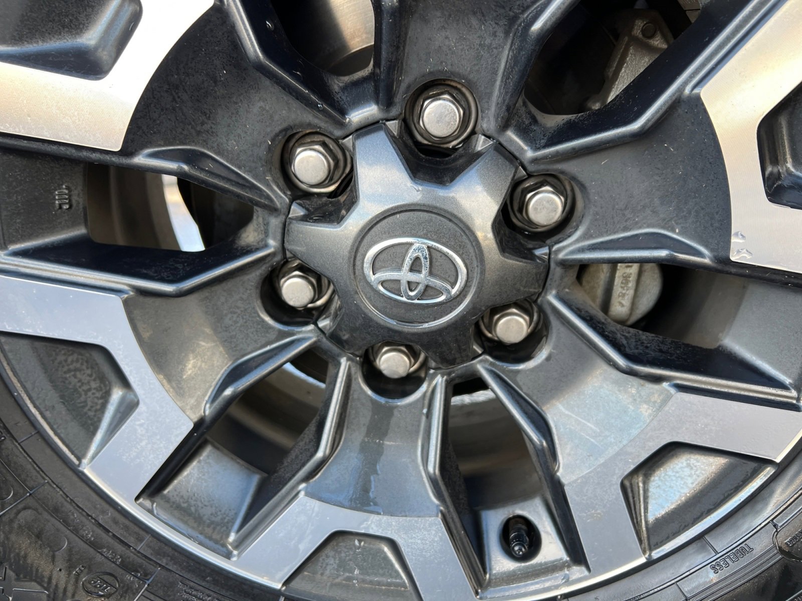 Used 2022 Toyota Tacoma TRD Off-Road image 33