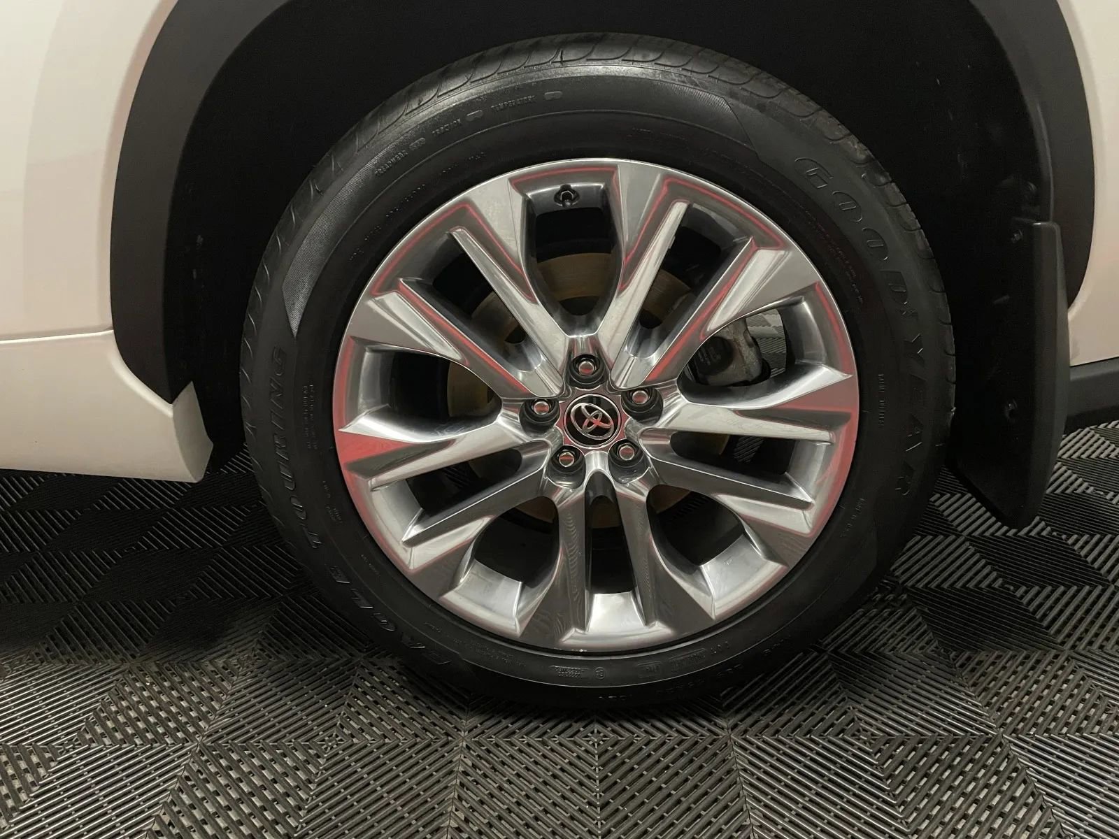 Used 2020 Toyota Highlander Limited image 13