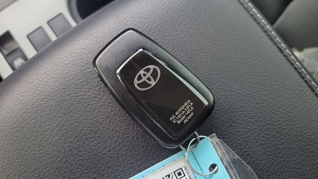 Used 2023 Toyota 4Runner Limited AWD/4WD image 24