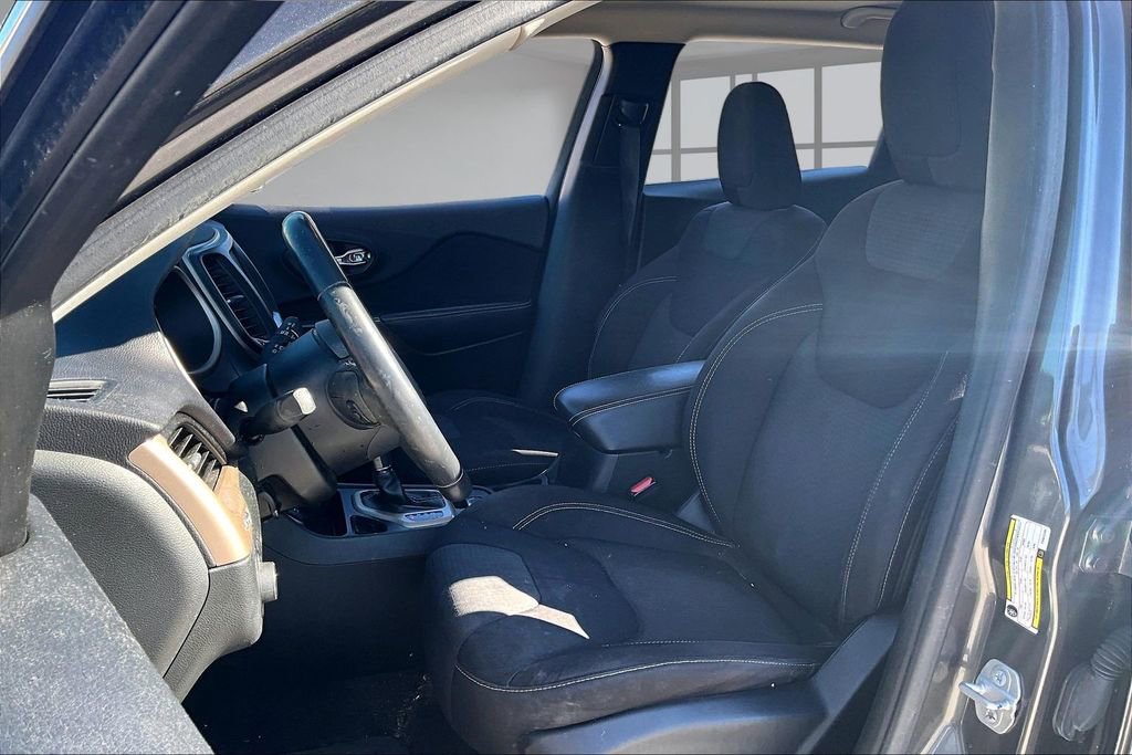 Used 2015 Jeep Cherokee Latitude w/ Comfort/Convenience Group image 21