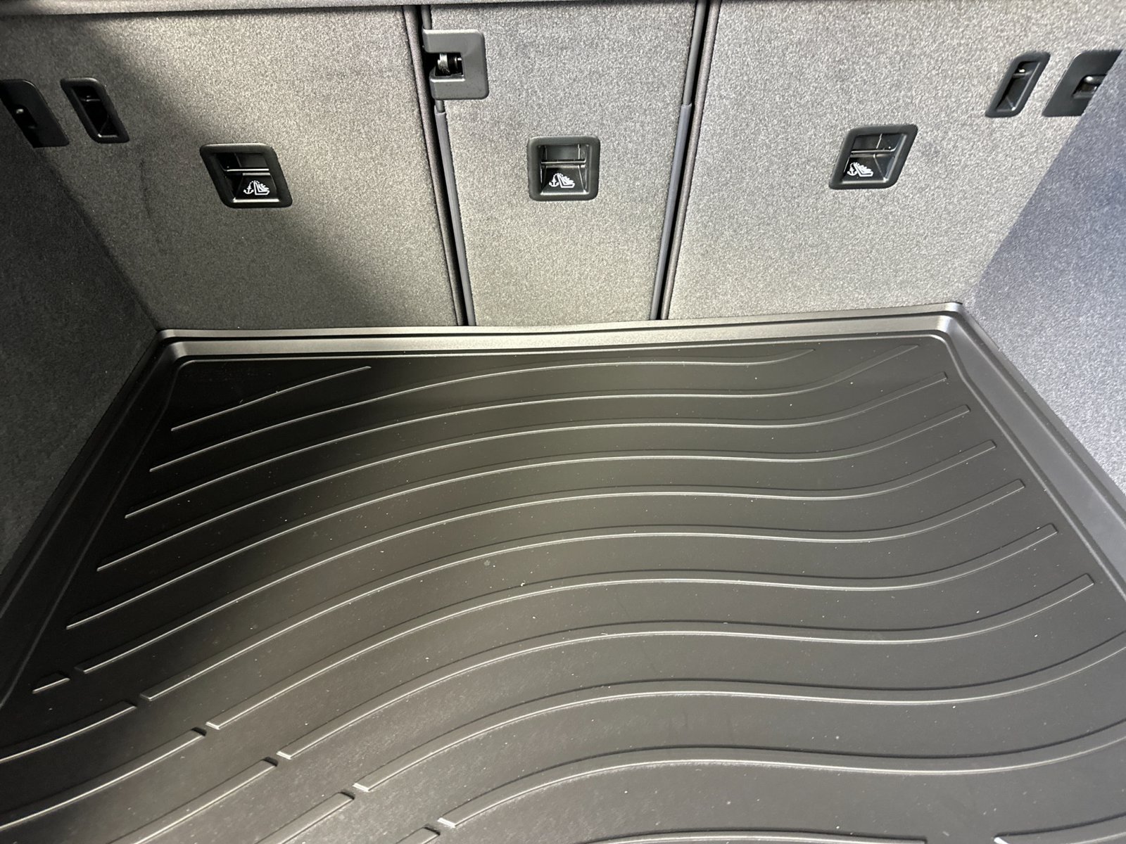 Certified 2026 Porsche Macan AWD/4WD image 17