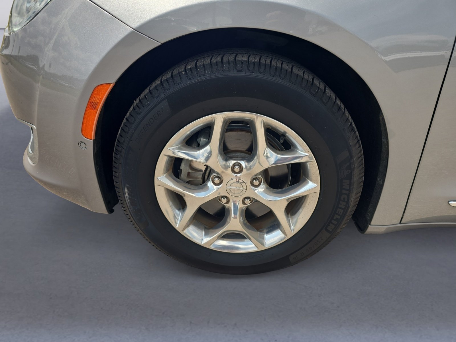 Used 2020 Chrysler Pacifica Limited w/ Advanced Safetytec Group FWD image 10