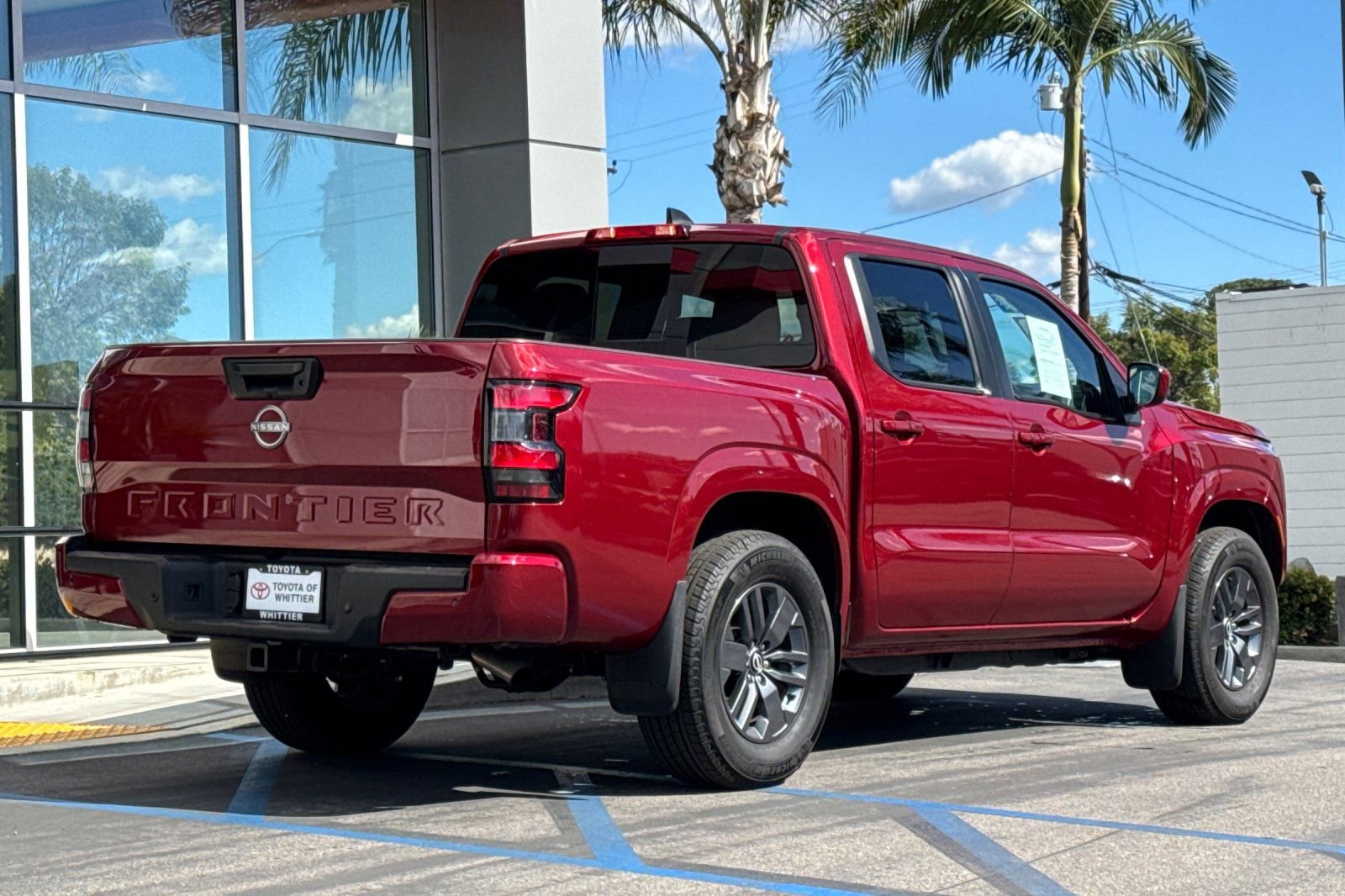 Used 2025 Nissan Frontier SV w/ SV Convenience Package image 5