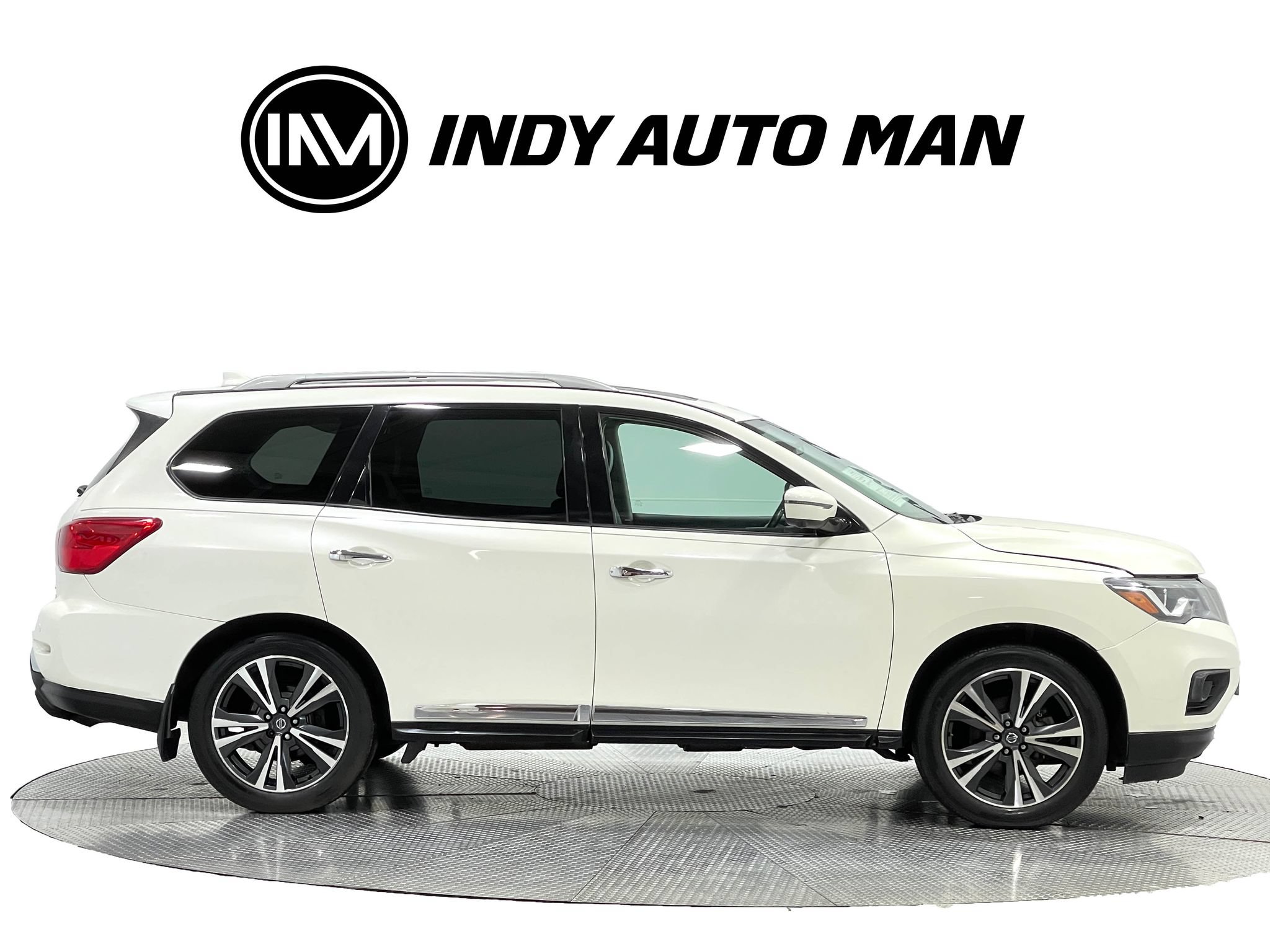 Used 2019 Nissan Pathfinder Platinum w/ Cargo Package AWD/4WD image 3