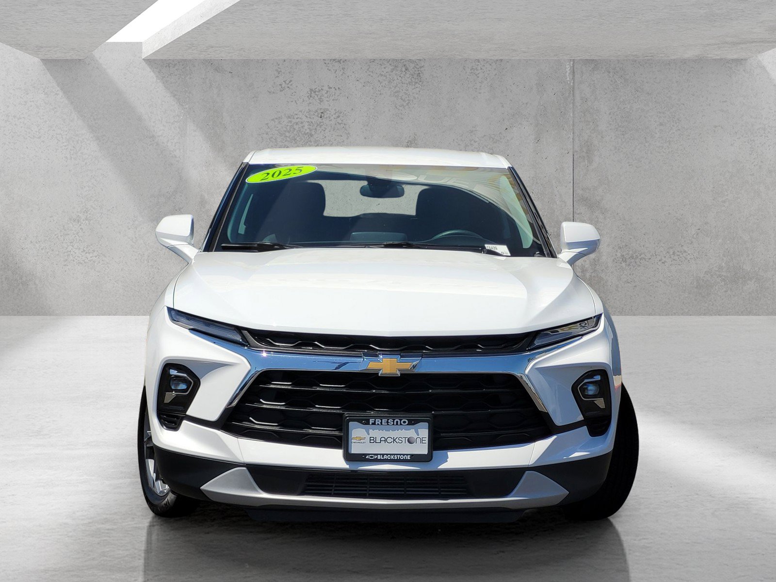 Used 2025 Chevrolet Blazer LT FWD image 2
