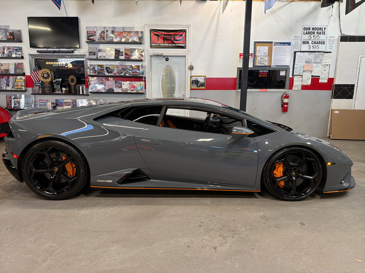 Used 2022 Lamborghini Huracan EVO image 4
