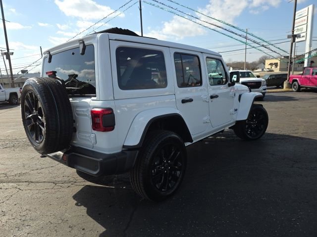 Used 2025 Jeep Wrangler Unlimited Sahara w/ Safety Group AWD/4WD image 6