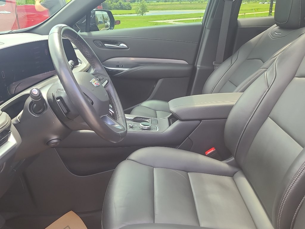 Used 2024 Cadillac XT4 Premium Luxury w/ Technology Package AWD/4WD image 13