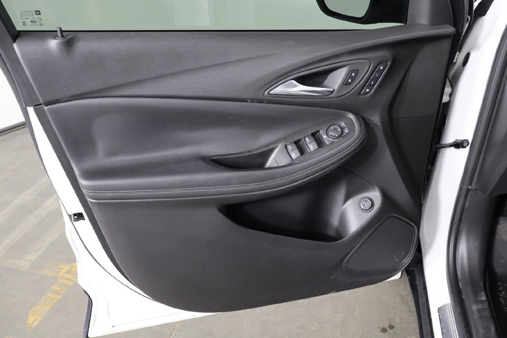Used 2022 Buick Encore GX Essence w/ Experience Buick Package FWD image 19