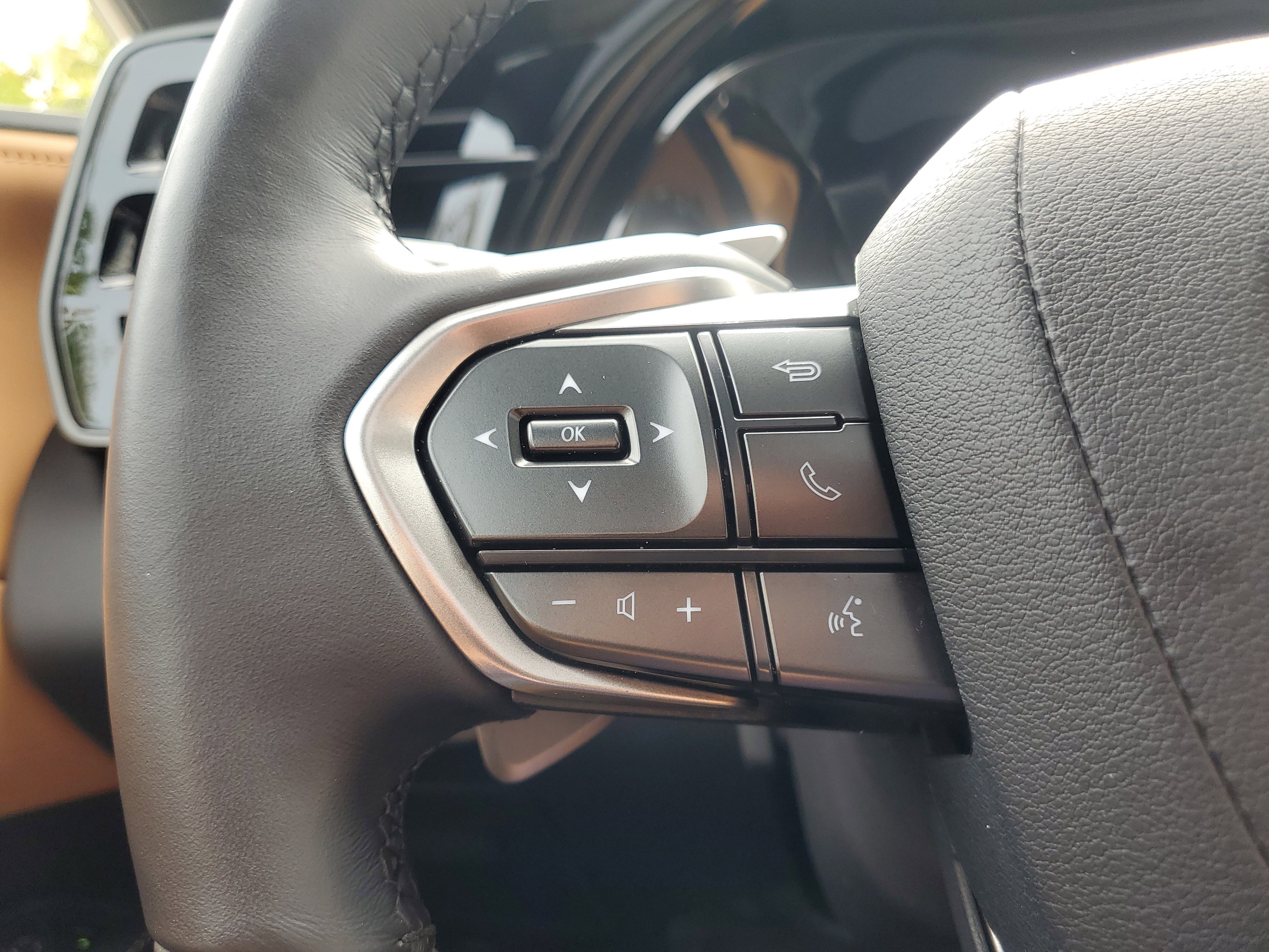 Used 2025 Lexus RX 350 Premium w/ Accessory Package (Z1) image 22