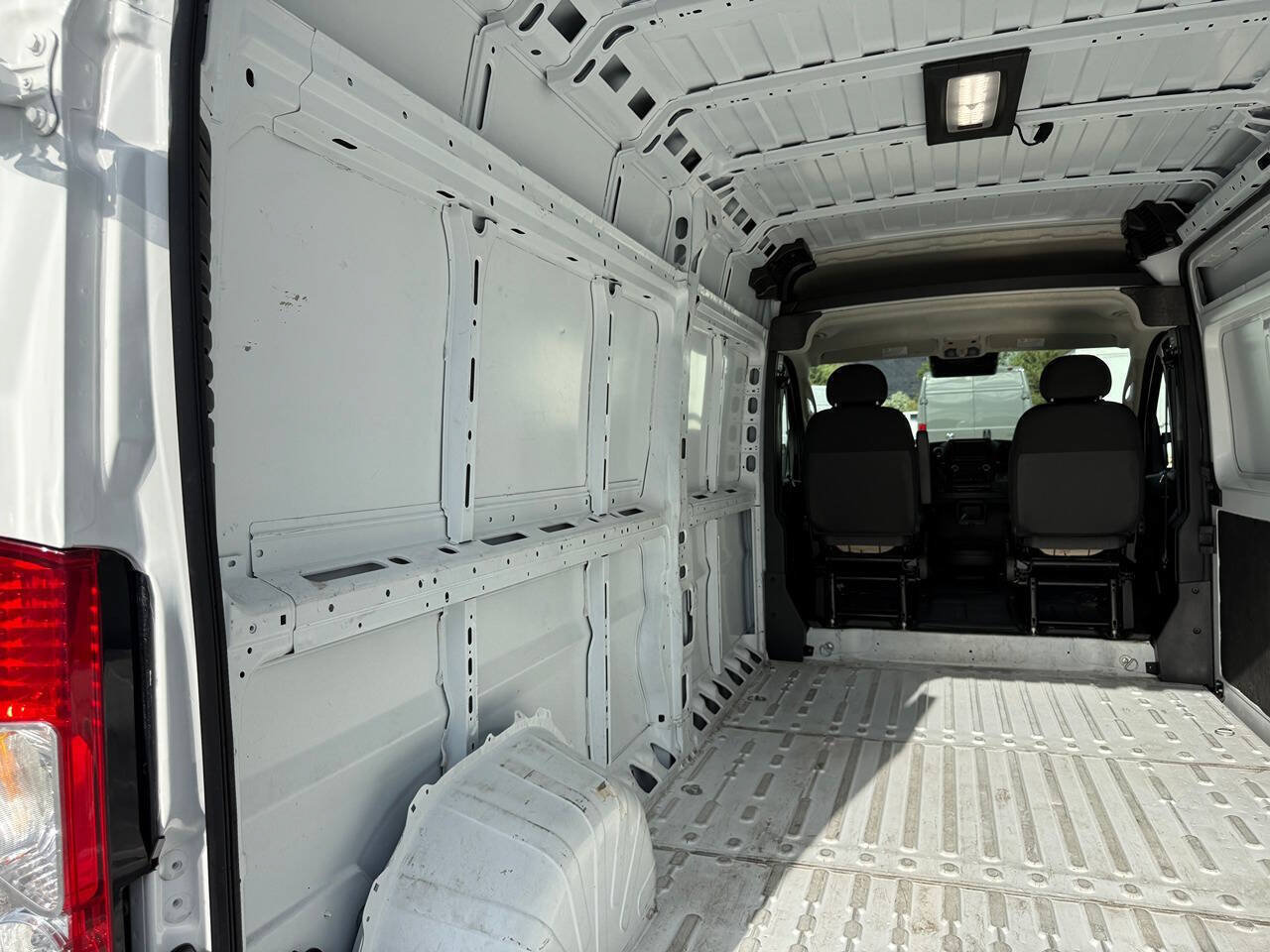 Used 2025 RAM ProMaster 2500 w/ Convenience Group FWD image 25