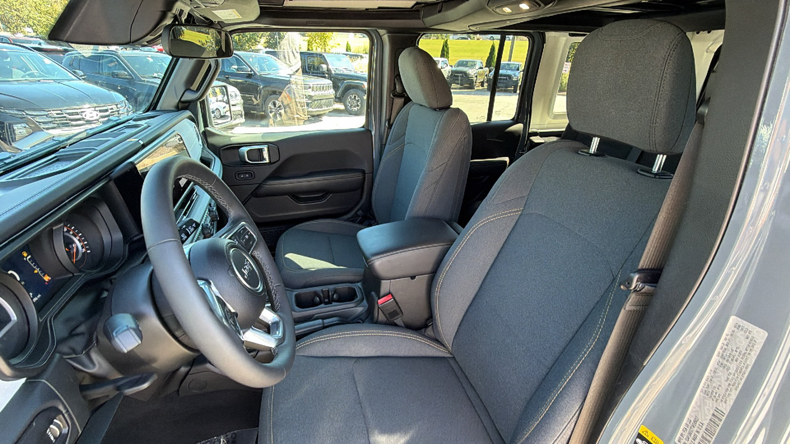 Used 2026 Jeep Wrangler Unlimited Sahara AWD/4WD image 17