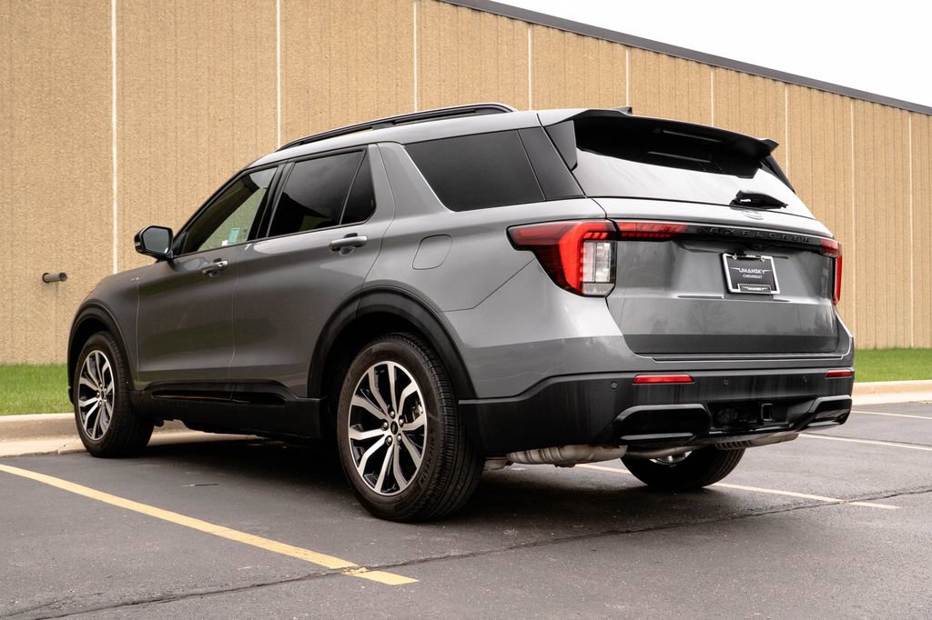 Used 2025 Ford Explorer ST-Line w/ Premium Package RWD image 7