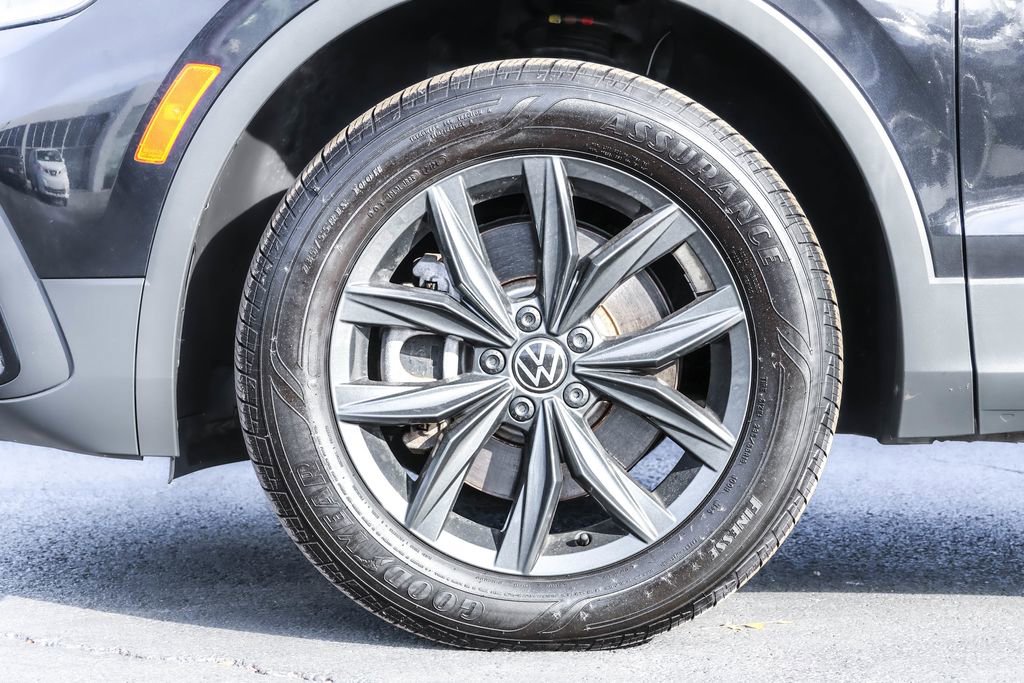 Used 2024 Volkswagen Tiguan SE image 16