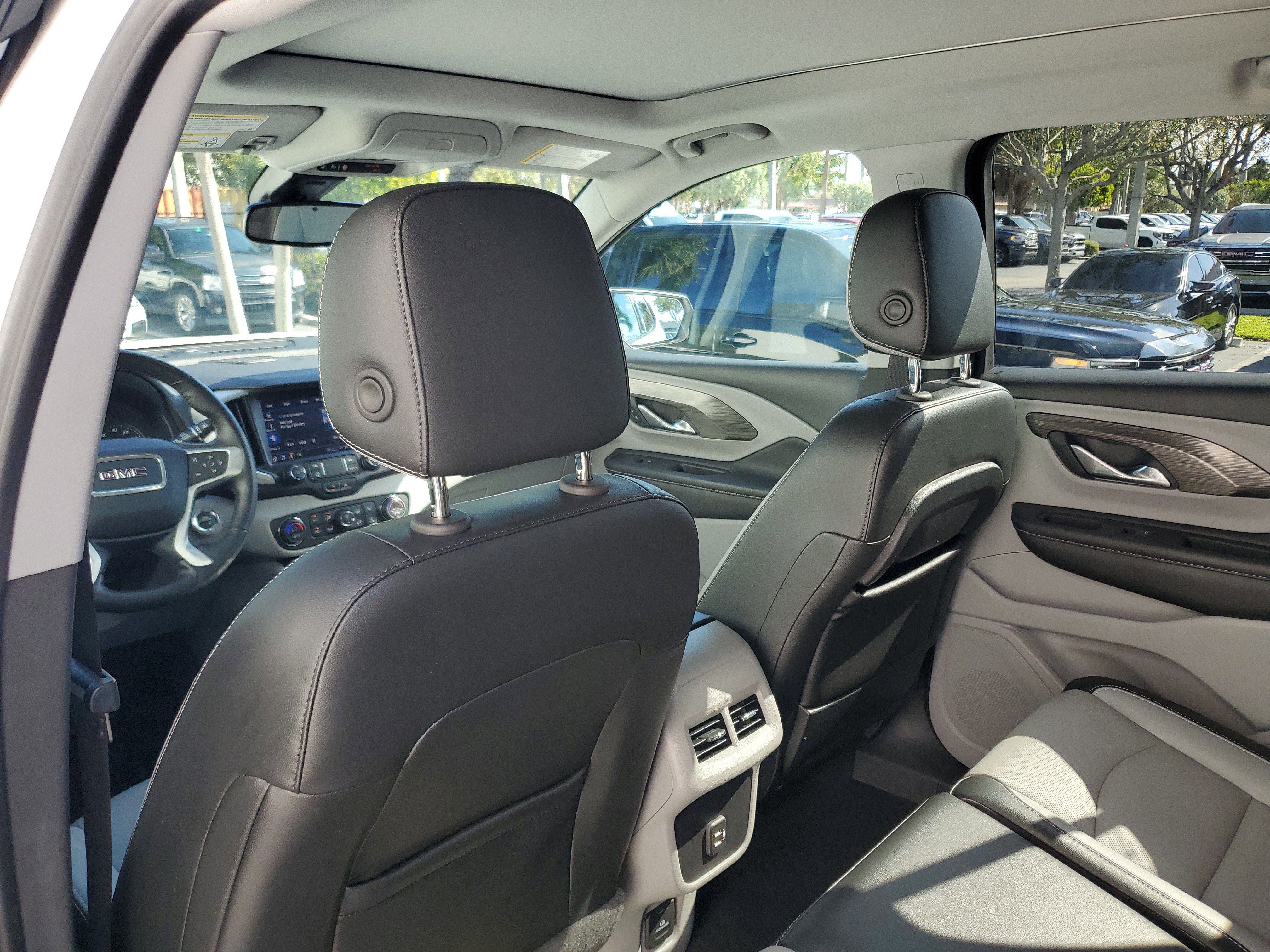 Used 2022 GMC Terrain SLT w/ Infotainment Package II image 13