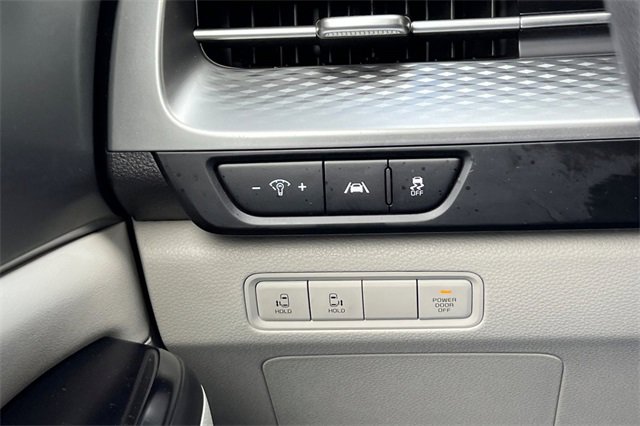 Used 2023 Kia Carnival LX image 39