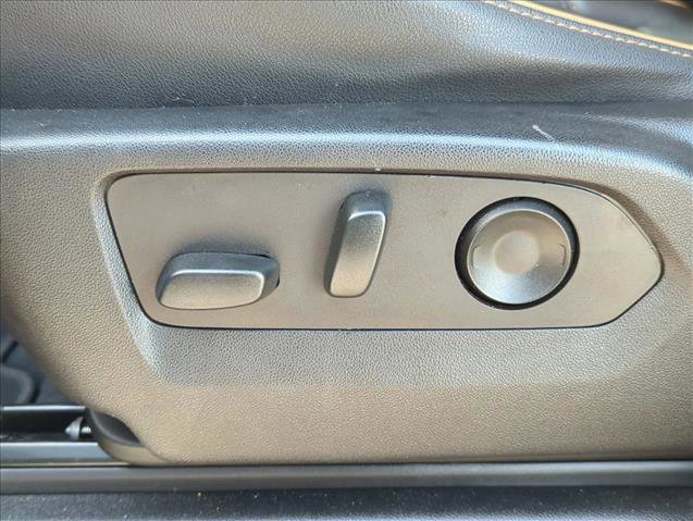 Used 2023 GMC Yukon AT4 w/ Technology Package image 11