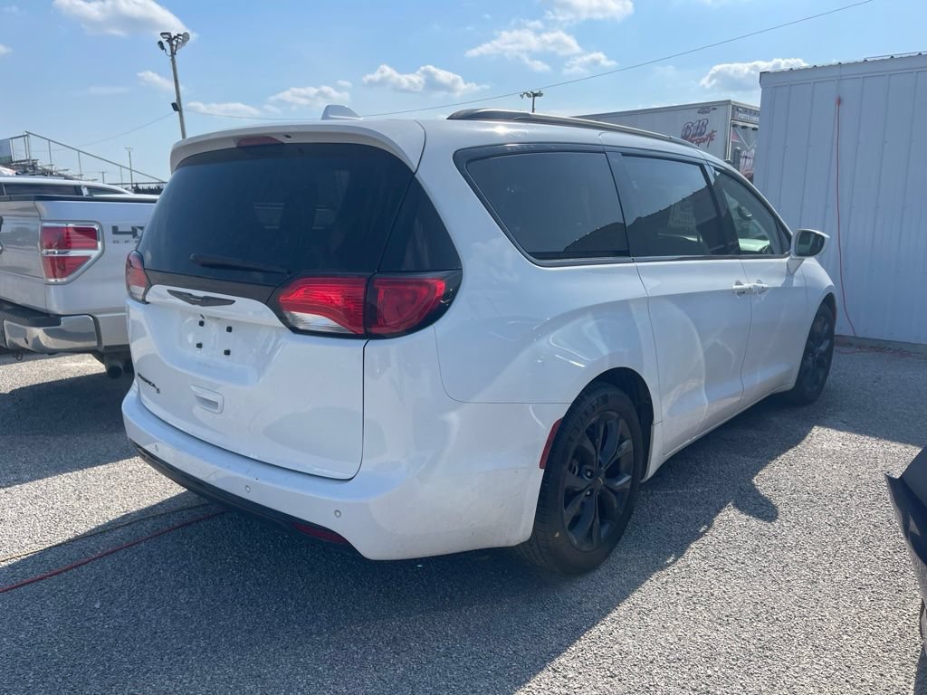 Used 2019 Chrysler Pacifica Touring-L Plus w/ S Appearance Package FWD image 8