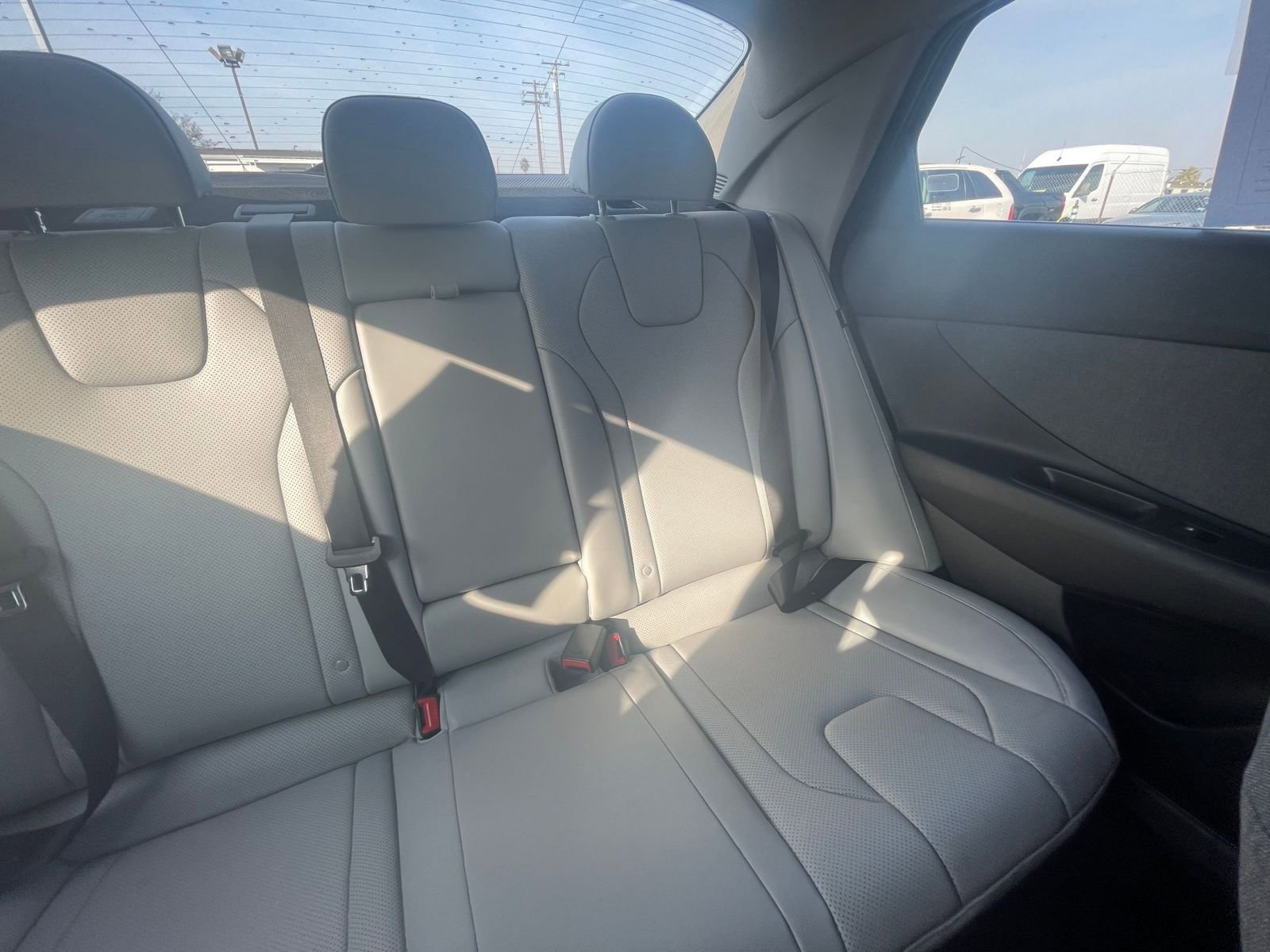 Used 2025 Hyundai Elantra Limited image 33