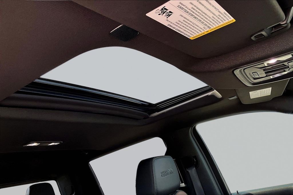 Used 2022 Chevrolet Silverado 1500 High Country w/ Technology Package image 30