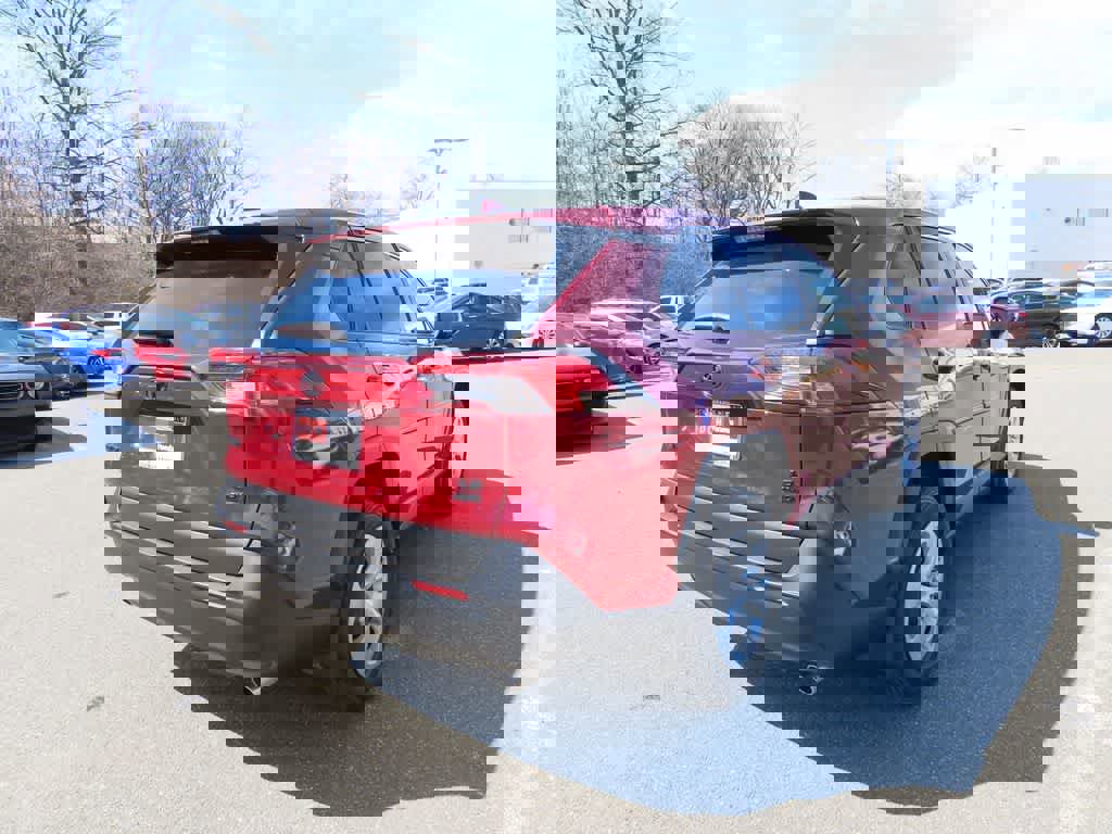 Used 2022 Toyota RAV4 LE image 4