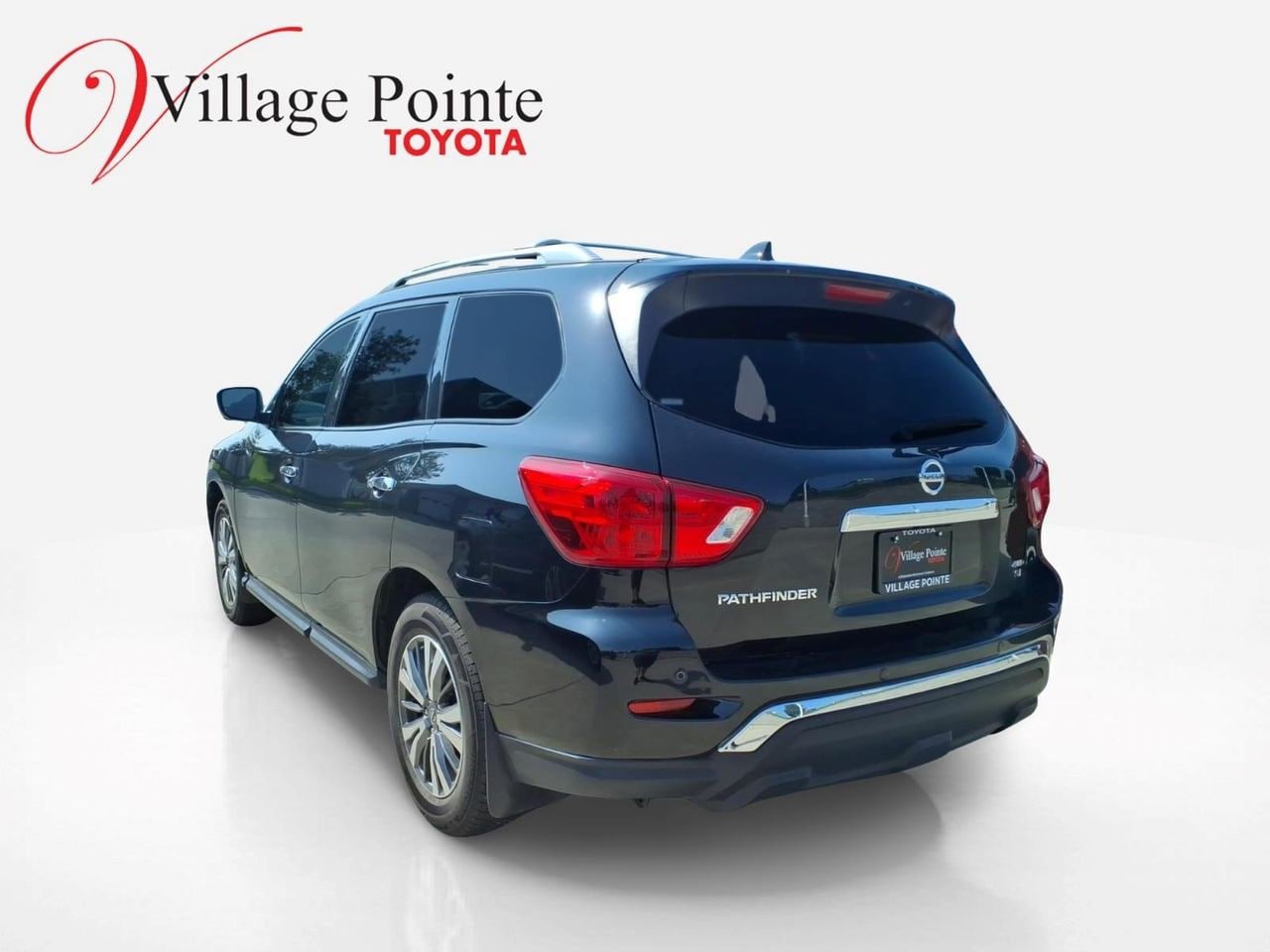 Used 2019 Nissan Pathfinder SL AWD/4WD image 2