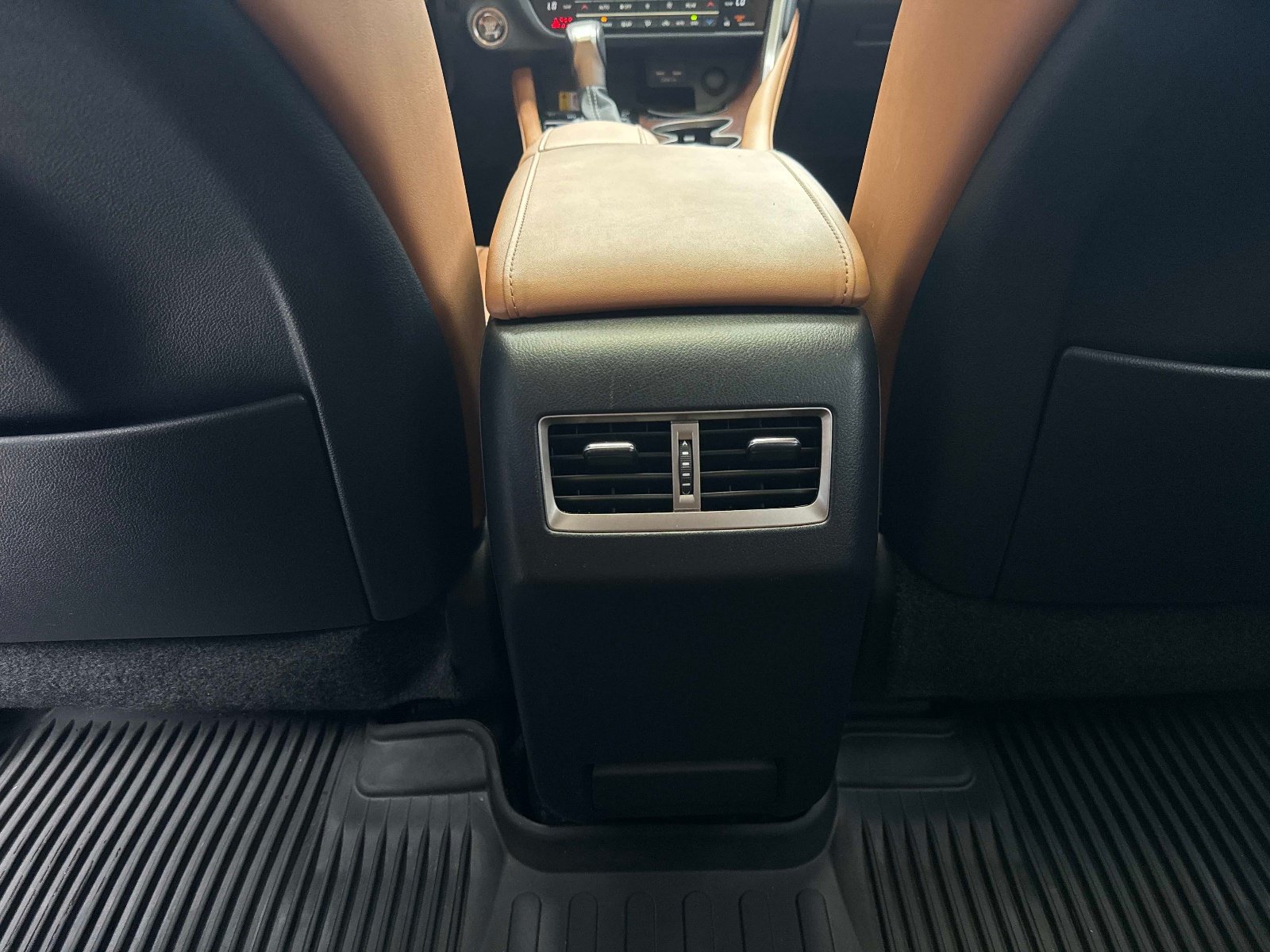 Certified 2022 Lexus RX 350L Premium w/ Premium Package AWD/4WD image 17