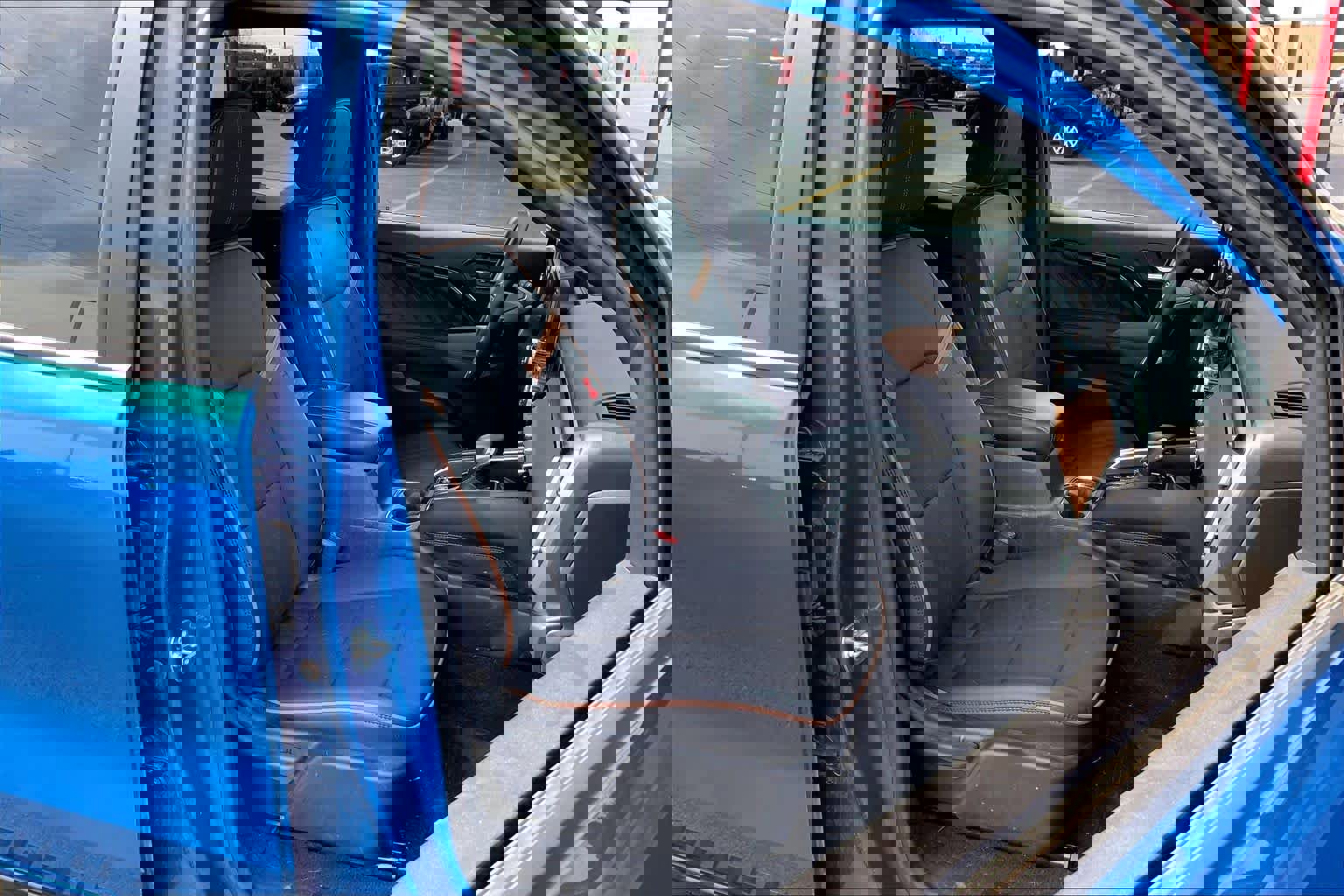 Used 2024 GMC Canyon AT4 w/ Technology Package image 9