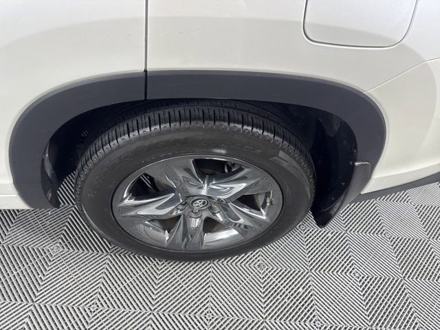 Used 2018 Toyota Highlander Limited Platinum image 12