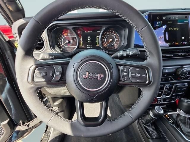 Used 2025 Jeep Wrangler Unlimited Rubicon AWD/4WD image 14