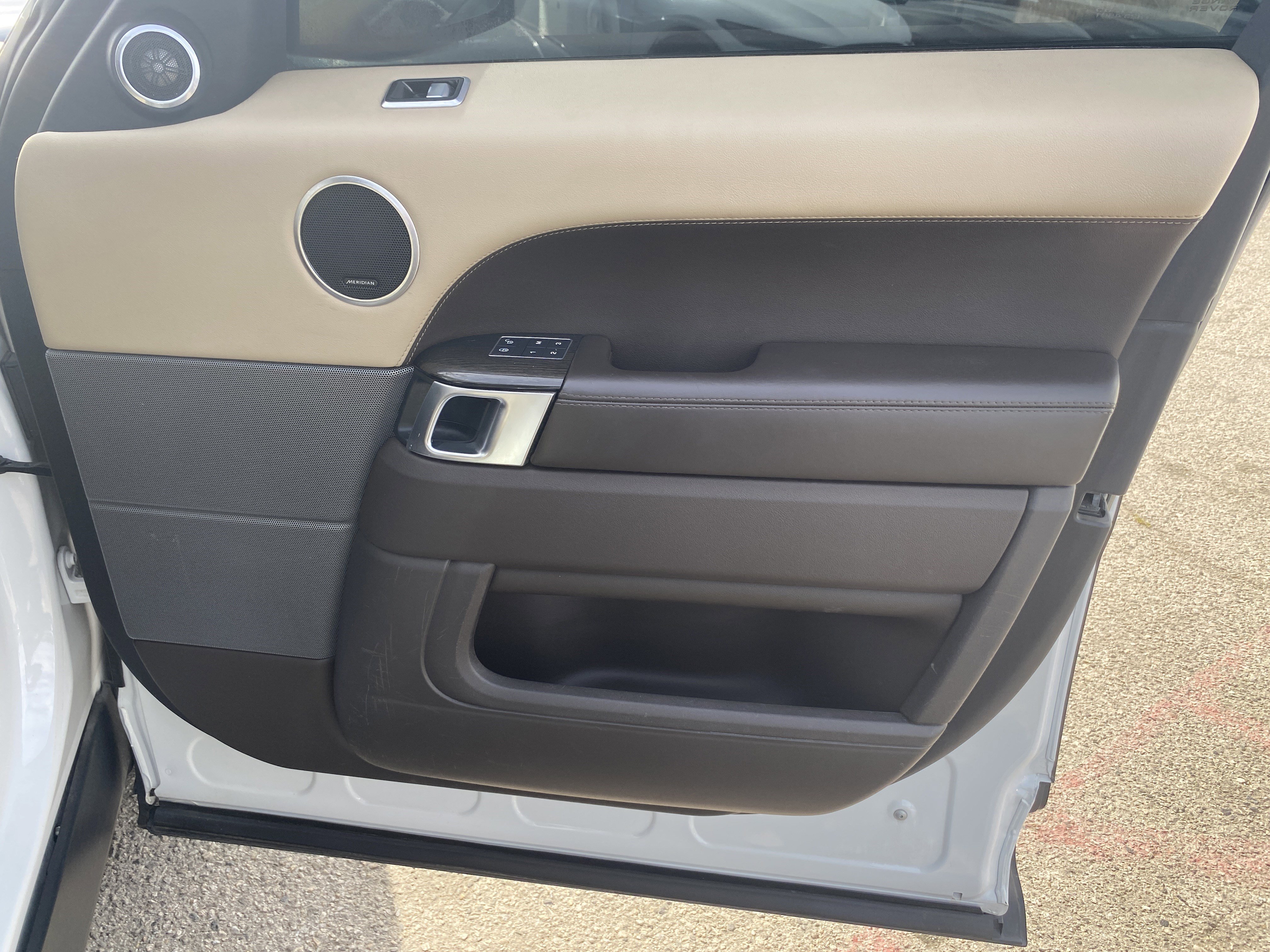 Used 2018 Land Rover Range Rover Sport HSE image 11