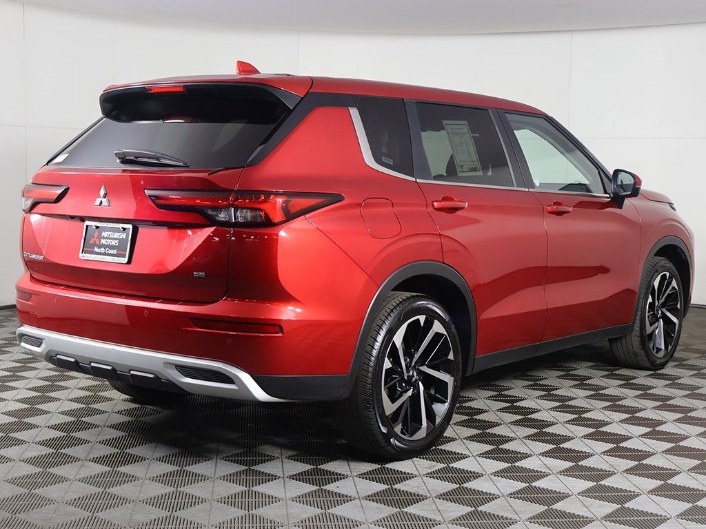 Used 2024 Mitsubishi Outlander SE image 10