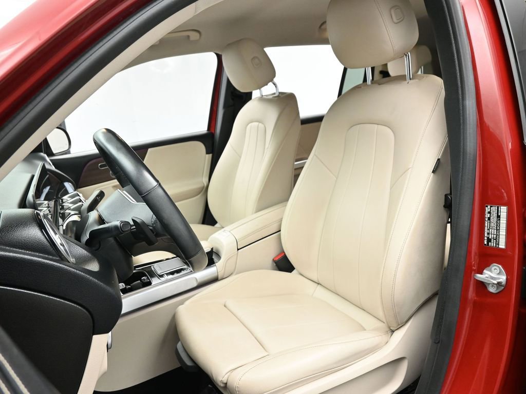 Used 2020 Mercedes-Benz GLB 250 w/ Premium Package image 12