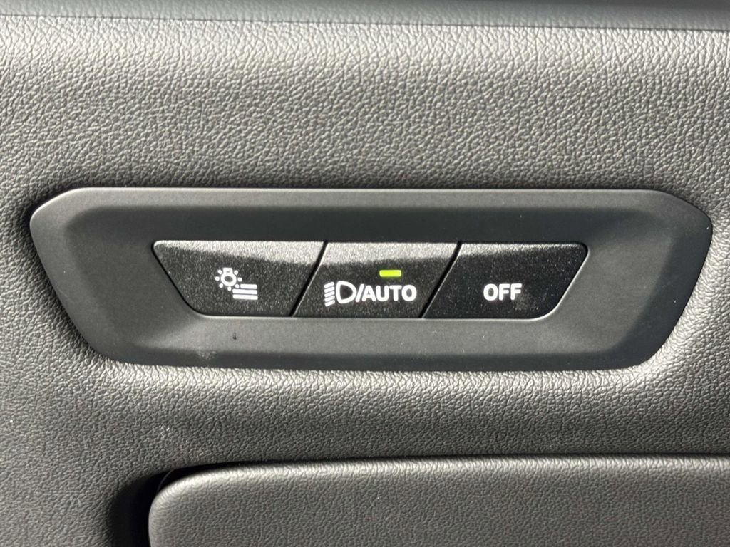 Used 2025 BMW X5 xDrive50e w/ Premium Package image 19