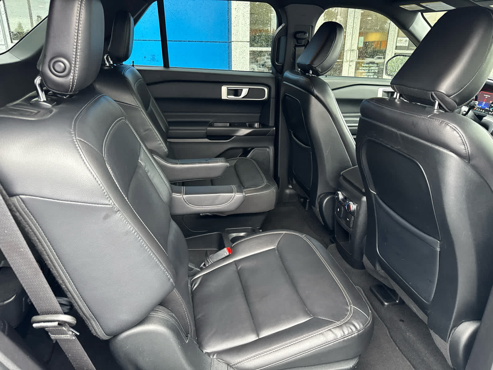 Used 2020 Ford Explorer XLT w/ Equipment Group 202A AWD/4WD image 5