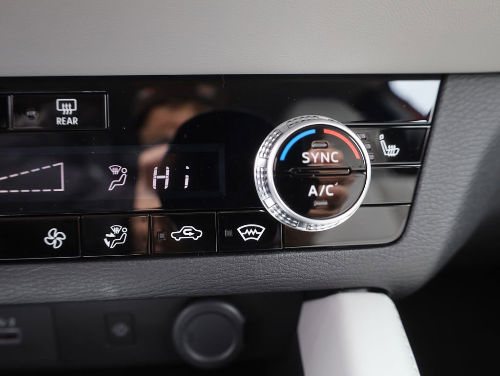 New 2025 Mitsubishi Outlander SEL image 45