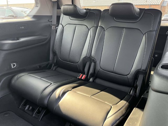 Used 2022 Jeep Grand Cherokee L Limited AWD/4WD image 17